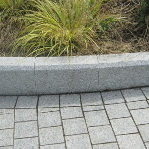 CHAMFERED GRANITE KERBING