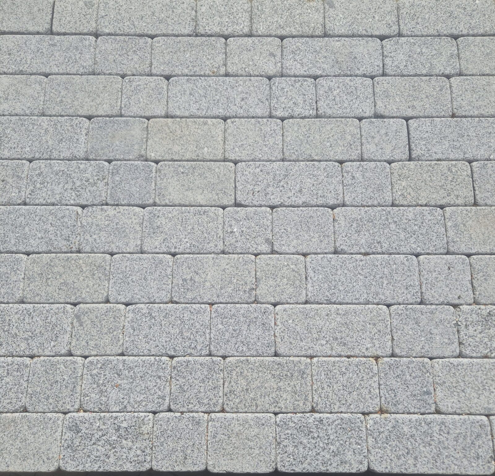 Mixed Size Tumbled and sawn Grey granite cobble - Image 3
